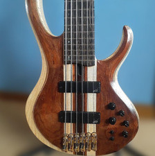 Guitare basse électrique